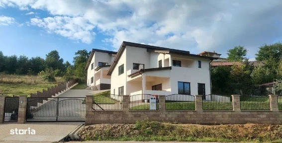 Case individuale, Stolna, in curte privata