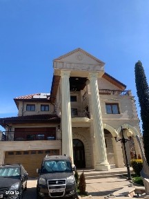 Primo-Vila D+P+1E+M-teren colț 1289mp piscină preț. 2.100.000 euro
