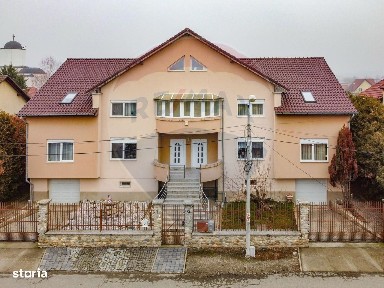 Casă / Vilă cu 10 camere de vânzare în zona Braytim