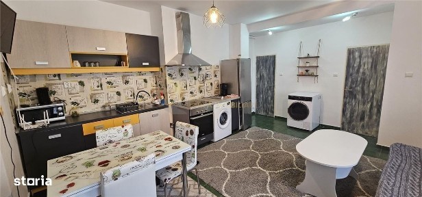 CASA 5 CAMERE 120 MP ZONA UMF CURTE 95 MP