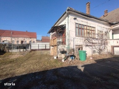 Casa renovabila, 120 mp utili,teren 300 mp intravilan,zona Livezile