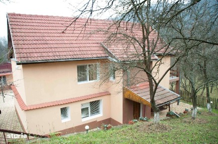 Vila cu sala de evenimente la 10 km de statiunea de ski STRAJA!