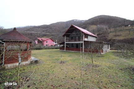 Vând casă P+M în Toplița, la 22Km de Hunedoara, teren 1500mp