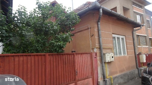Vand casa in Deva, zona ultracentrala, compusa din 2 corpuri unite