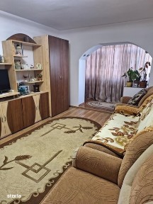 Apartament 2 camere Moinesti cu loc de parcare si beci