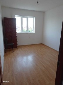 Vand apartament cu 3 camere