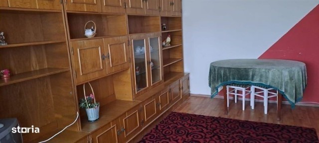Inchiriez apartament 1550 lei Negociabil