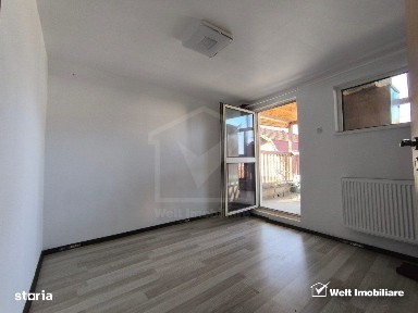 Casa cu CF spatiu comercial, curte comuna, Gruia