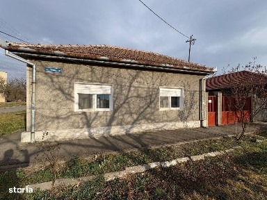 Casă de vânzare 4 Camere Bujac Teren 621 mp ( pe colț )