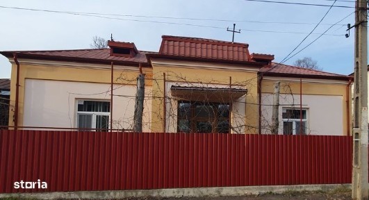 Casa 4 camere, Roman Ultra Central cu gradina