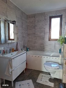 Vand Casa - utilata mobilata, curte 1154mp cu panouri solare 8.9kw