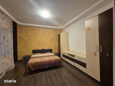 Casă de vânzare în Târgu Jiu - 3 camere, zonă liniștită, Tg-Jiu