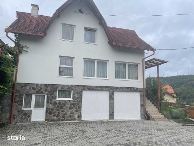 Casa familiara (pemsiune) de vanzare