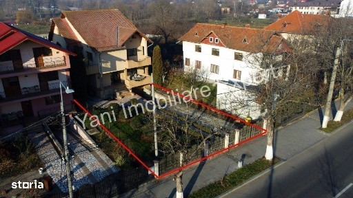Casă de vânzare în Curtea de Argeș, strada Eroilor.