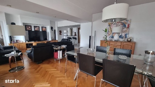 Vand apartament ultracentral Pitesti compus din 6 camere, pozitie zero