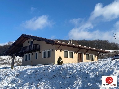 Casa cu teren 4.6 hectare la 17 km de Targu Mures