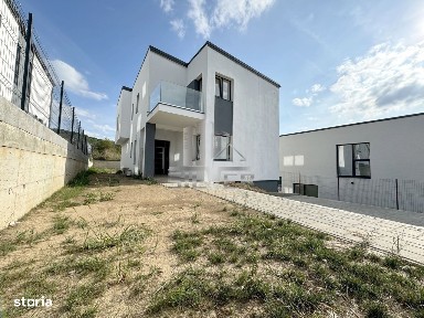 Casa individuala recent finisata cu teren de 425!