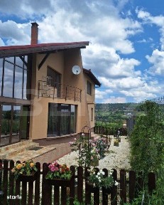 Casa individuala la cheie,160 mp utili, 2500 mp teren, zona linistita