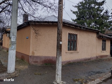 Vand casa zona Cimitirul central