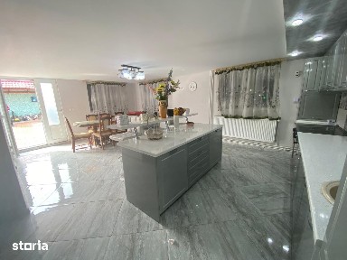 Iaz, Casa la Curete, 9 Camere, Teren 2892 Mp