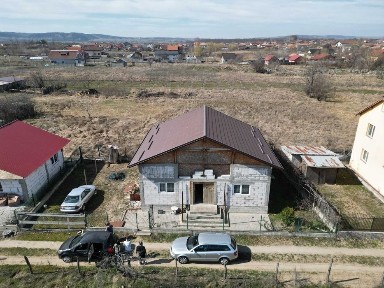 Casa la rosu - Brestei