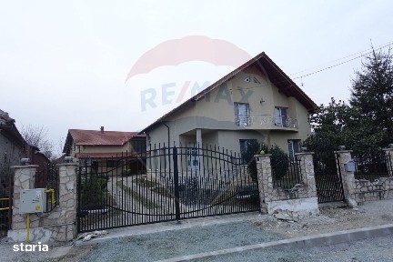 O proprietate cu două case în Șomcuta Mare