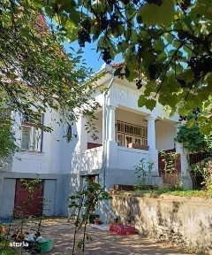 Casa solida cu arhitectura frumoasa aproape de padure si spital