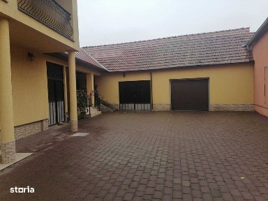 Casa de vanzare, curte pavata, garaj, si gradina in Vintu de Jos, AB
