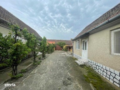 Vand casa cu teren 2700 mp in comuna Cut