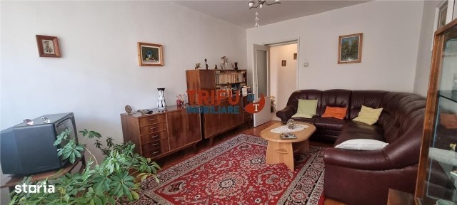 Apartament 3 camere de vanzare etaj 1 zona Centru