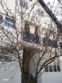 Casa compartimentată pe 3 nivele (cu panouri solare)