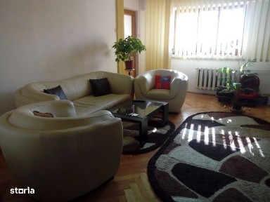 Inchiriez apartament 3 camere Cl. Bucuresti -Piata Mare M-uri