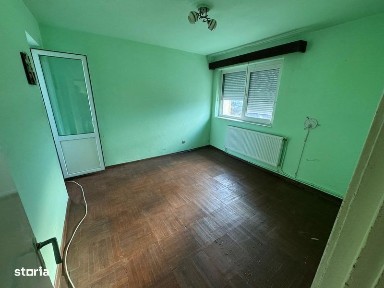 Vand apartament 3 camere semidecomandat, 2 balcoane, 51 mp