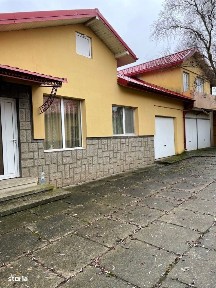 Baicoi - 2 corpuri de casa - 135000 Euro