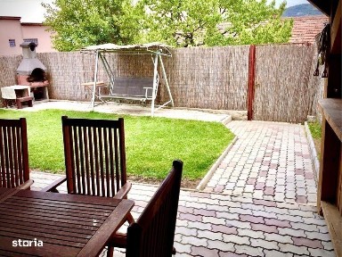Apartament de vanzare cu 3 camere pe 2 nivele cu foisor si garaj