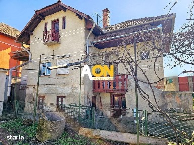 Casa 3 camere, 489 mp teren, acces la 2 strazi, zona ultracentrala