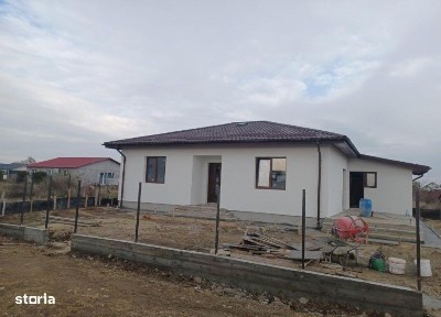 Săbăreni, casă nouă, 3 camere, 2 băi, bucătărie, terasă, pivniță