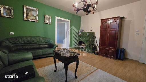 Casa individuala cu 5 camere si 3 bai, teren 1700 mp, Giarmata