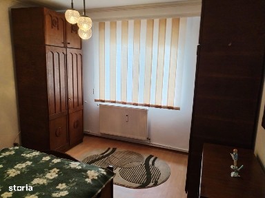 Inchiriez apartament cu trei camere, str. Crinului, nr 34, Pitesti