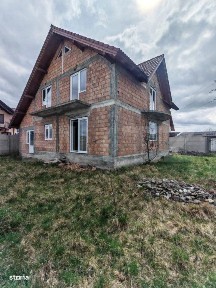 Casa la rosu de vanzare in Vulcan - Brasov
