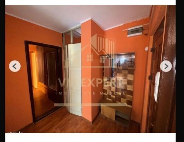 Vand apartament decomandat Campulung