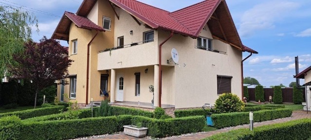 Vând casă + anexă