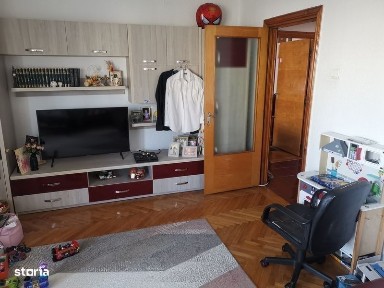Apartament 3 camere,Pitesti, 3 balcoane, 2 bai.