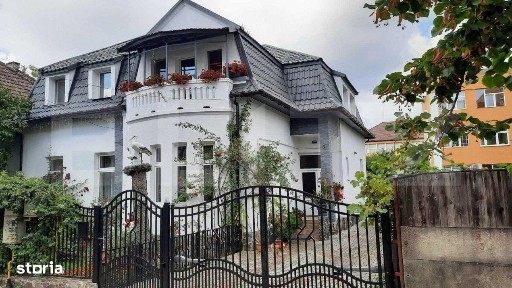 Casa cu doua apartamente si garaj in zona 0 a Bistritei - 240mp utili