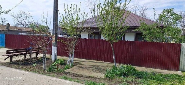 Vand casa com. Tufesti