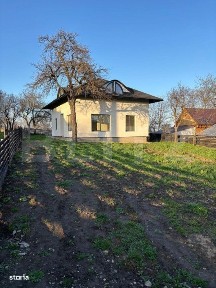Casa cu 6 camere, 160 mp, si teren generos de 900 mp, loc. Ciprian Por