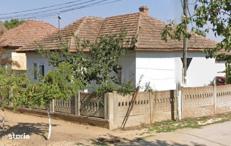 Vand casa si teren (1200 mp) in comuna Sadova, satul Damian