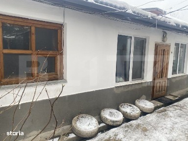 Casa de vanzare, cu 3 camere, 76 mp + anexa 20 mp, zona Vatra Dornei