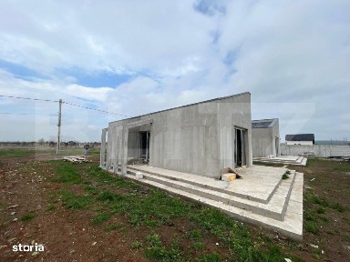 Casa pe parter cu un design deosebit, zona nordica / Simnicul de Jos