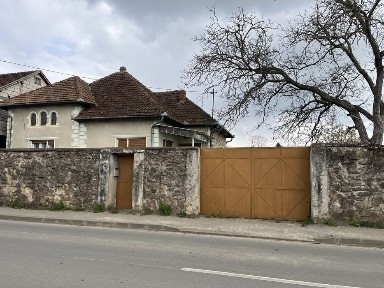 Casă de vânzare - central Beiuș!